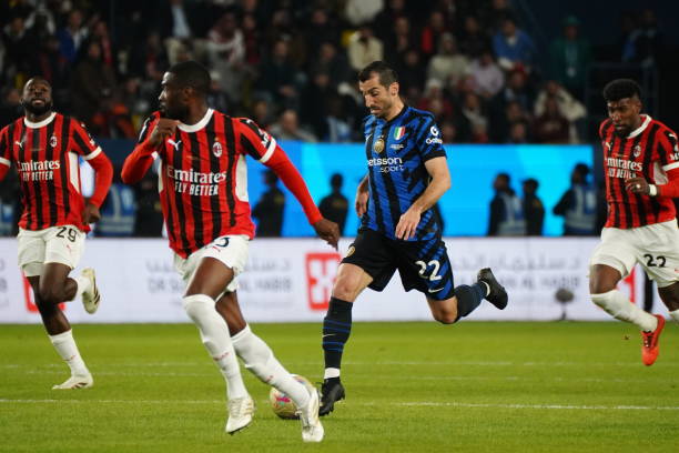 联赛中夺冠 联赛中夺冠